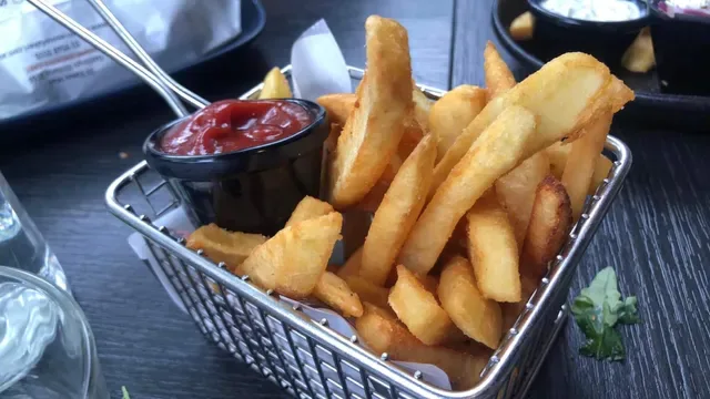 MEAT ME SOUVLAKERI