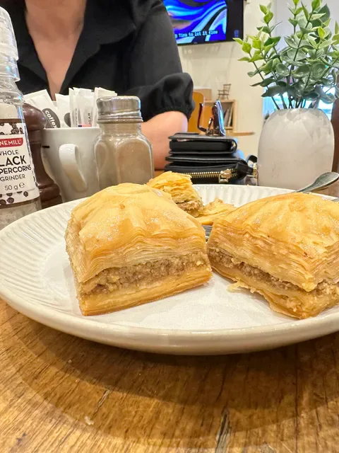 Mishou's Cafe