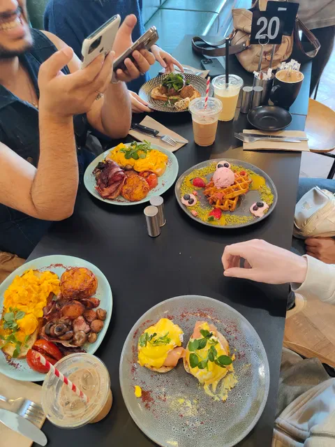 Momentum Cafe