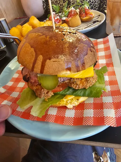 Momentum Cafe
