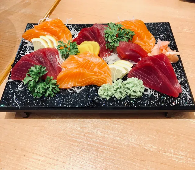 Momoco Sushi San