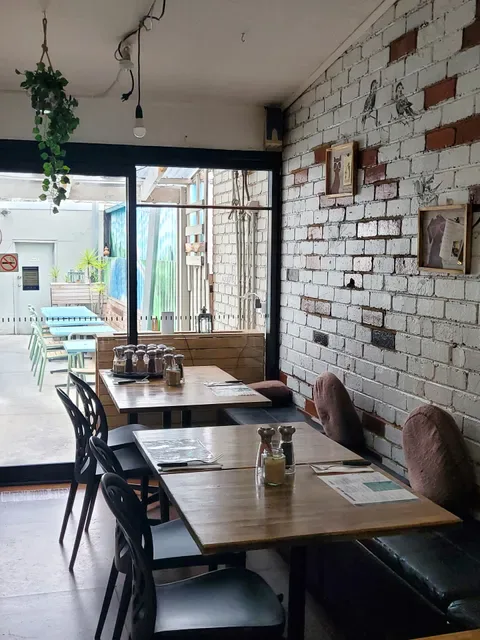 Monkey Can Fly Café