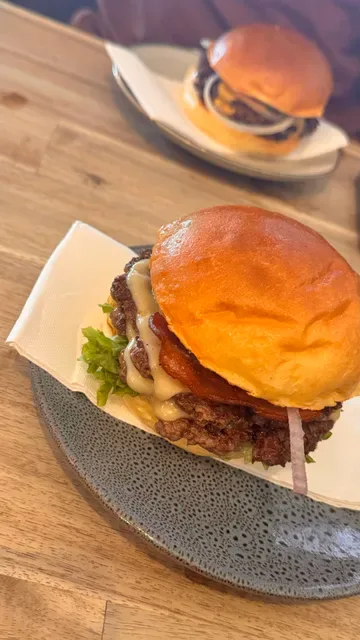 Monroe's Burgers & Beers