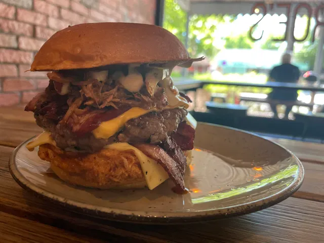 Monroe's Burgers & Beers