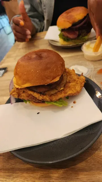 Monroe's Burgers & Beers