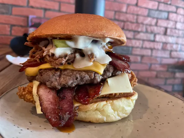 Monroe's Burgers & Beers