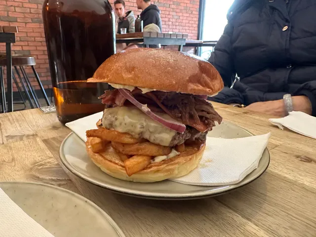 Monroe's Burgers & Beers