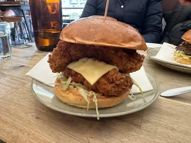 Monroe's Burgers & Beers