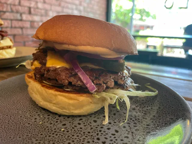 Monroe's Burgers & Beers