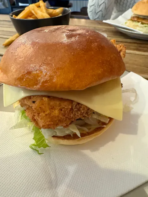 Monroe's Burgers & Beers