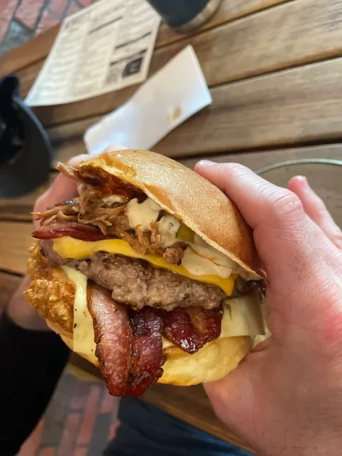 Monroe's Burgers & Beers