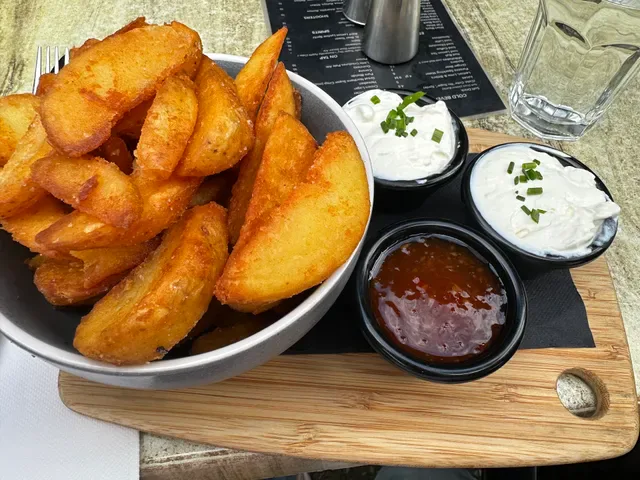 Montania Cafe - Bar - Restaurant