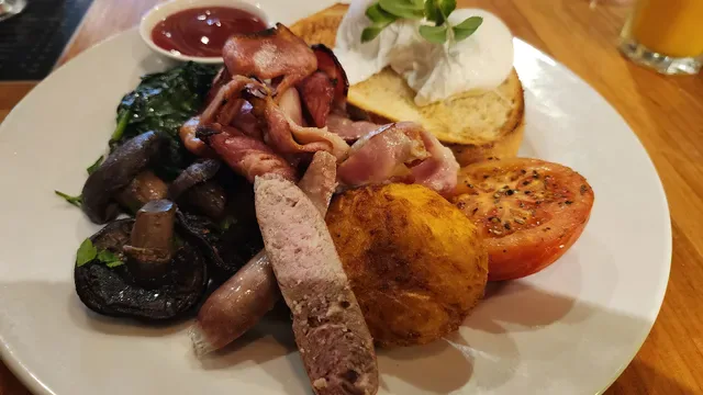 Montania Cafe - Bar - Restaurant