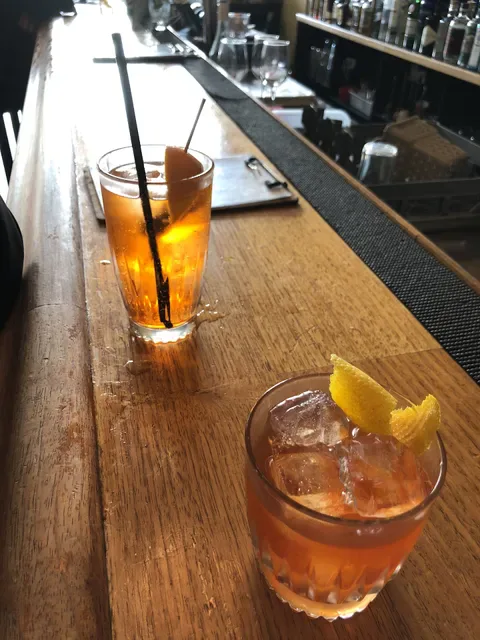 Montys Bar