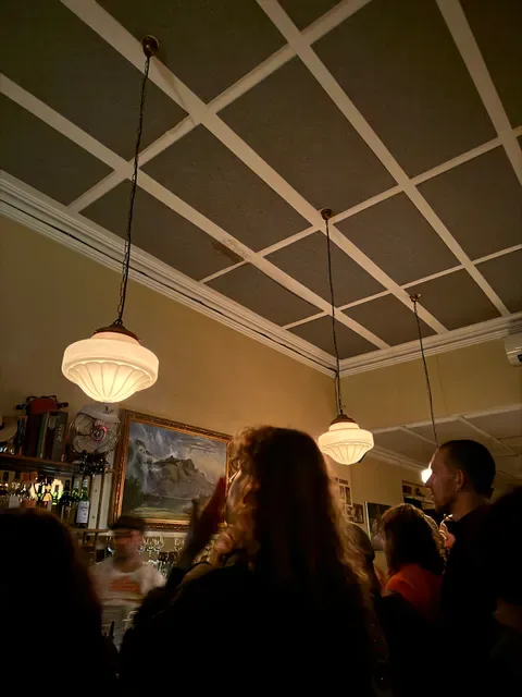 Montys Bar