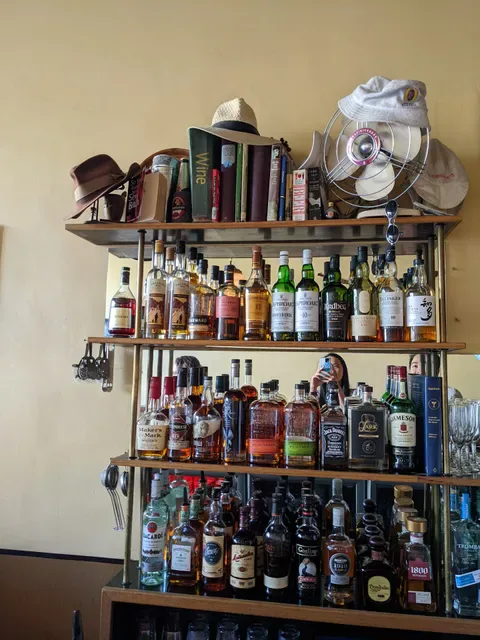 Montys Bar