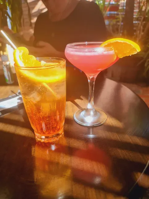 Montys Bar