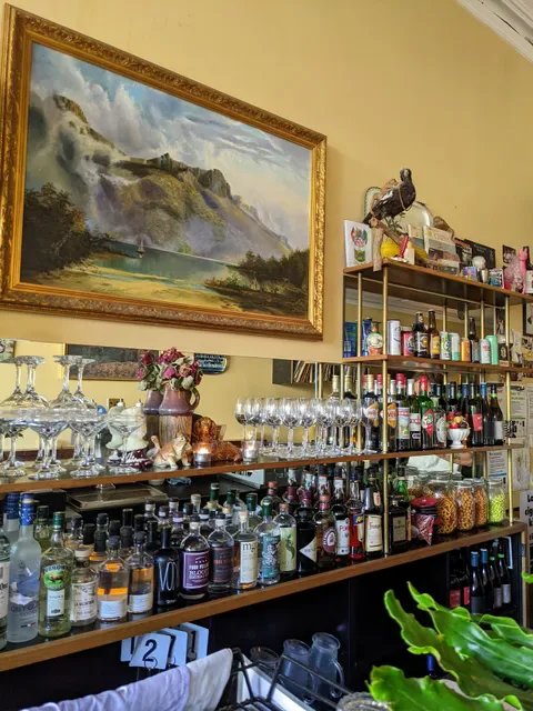 Montys Bar