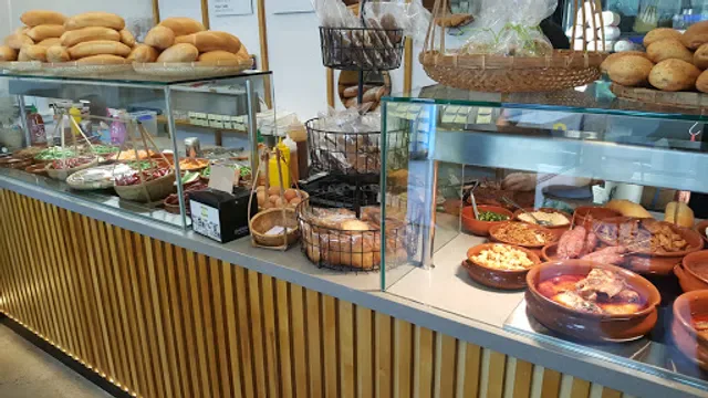 Mr & Mrs Banhmi