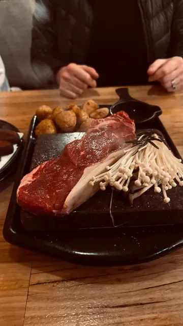 Mr Brooks Stonegrill & Bar