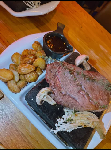Mr Brooks Stonegrill & Bar