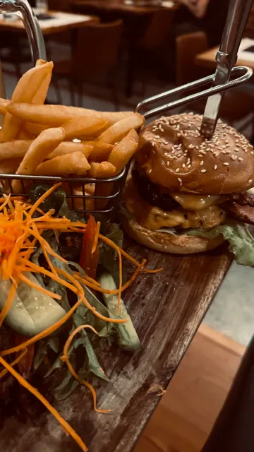 Mr Brooks Stonegrill & Bar