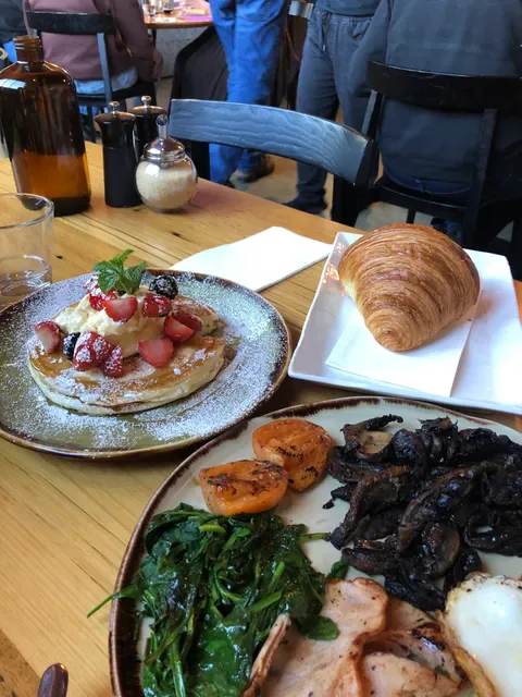 Mr Robertson Cafe