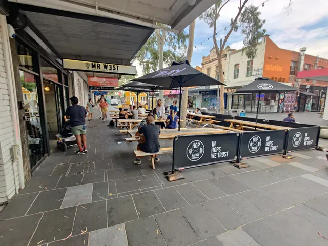 Mr West Bar & Bottle Shop