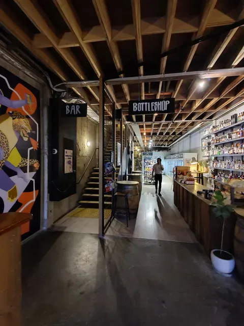 Mr West Bar & Bottle Shop