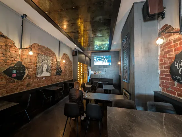 Ms. Carlisles - Bar & Restaurant