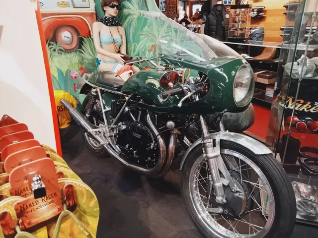 Naked Racer