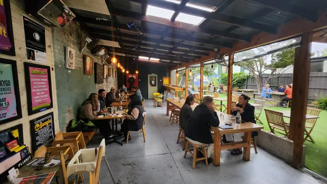neighbours cafe