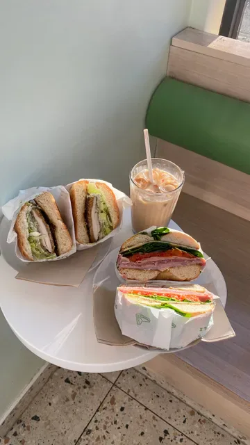 Ollie's Deli