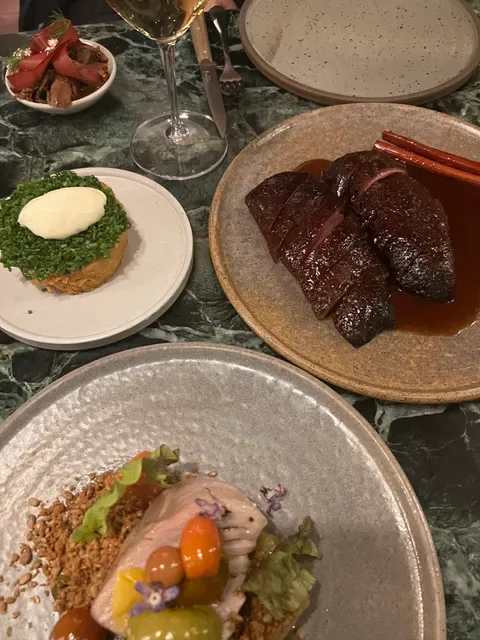 Omnia Bistro & Bar