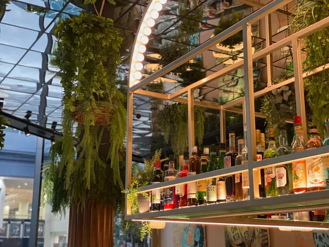 Omnia Bistro & Bar