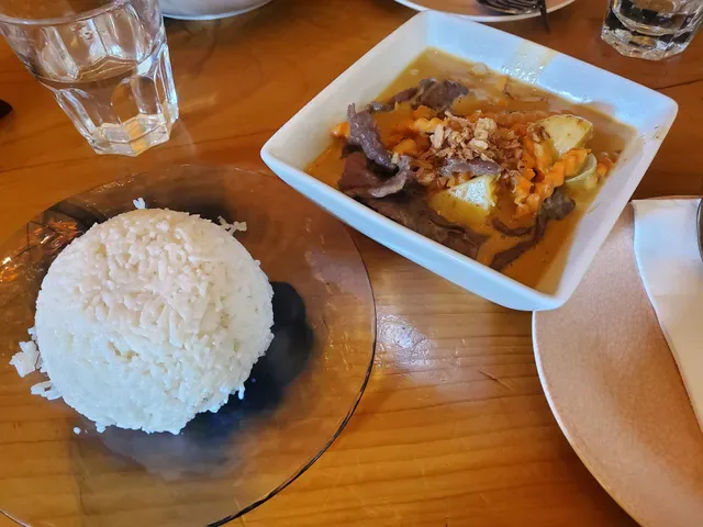 OZZYTHAI Cafe Bar Restaurant