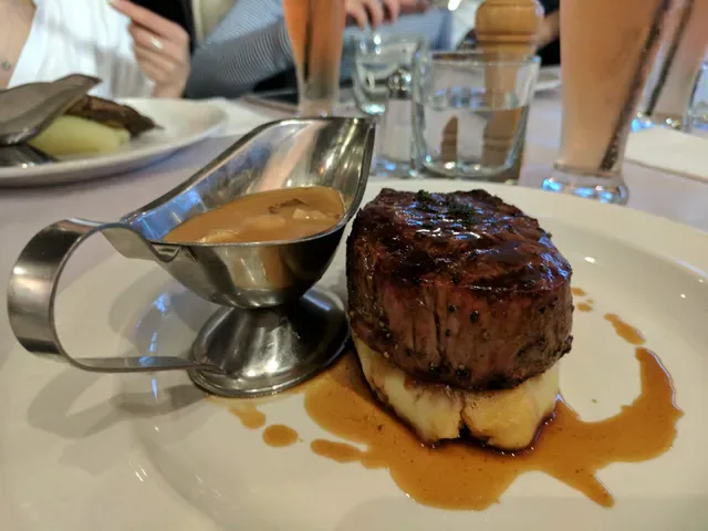 Pier 35 Bar & Grill