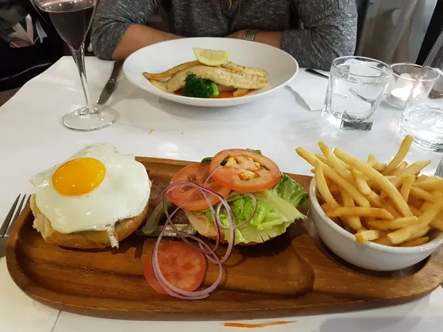 Pier 35 Bar & Grill