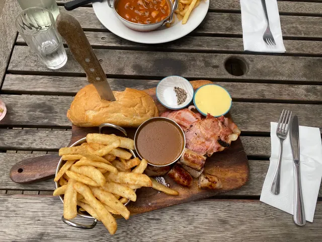 Pig & Whistle Tavern