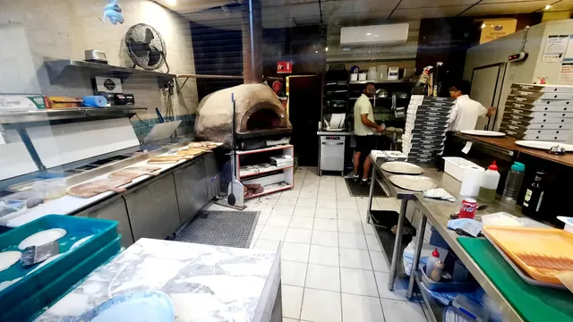 Portone Woodfired Pizza & Bar
