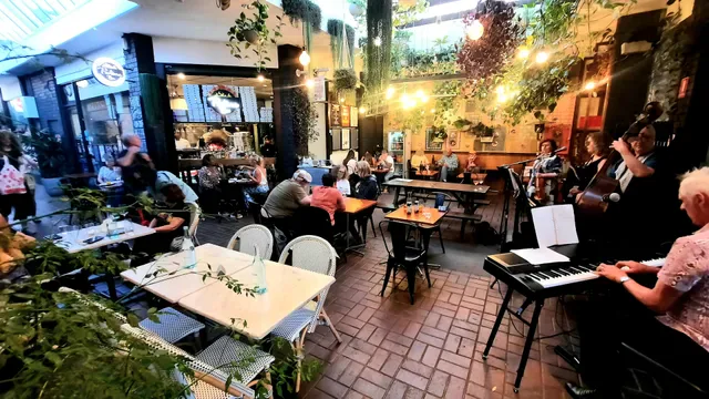 Portone Woodfired Pizza & Bar