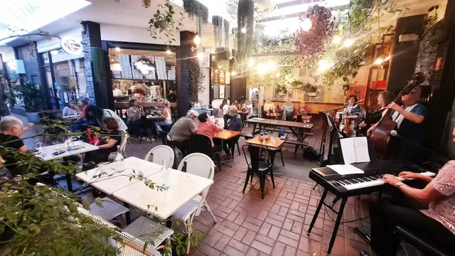 Portone Woodfired Pizza & Bar