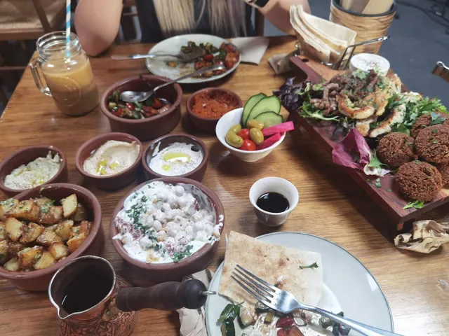 Raqwa Cafe & Bakery