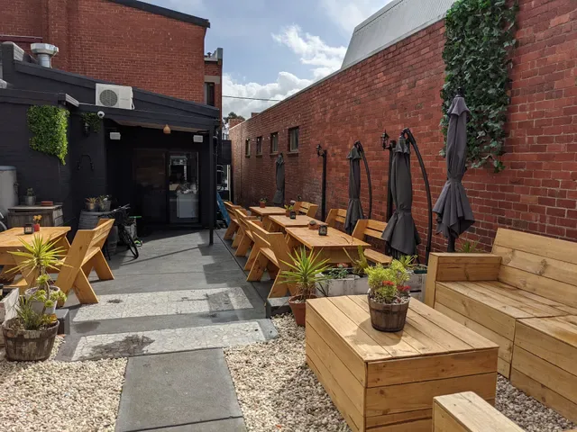 Raqwa Cafe & Bakery