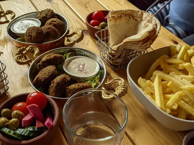 Raqwa Cafe & Bakery
