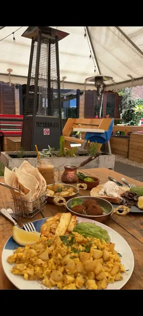 Raqwa Cafe & Bakery