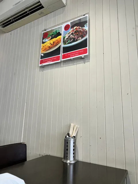Restaurant 323
