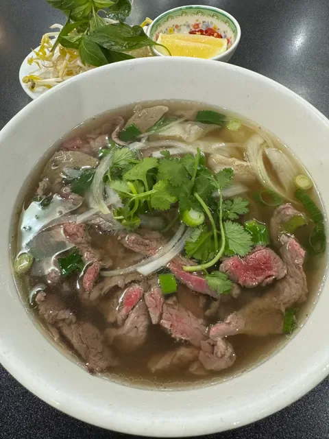 Restaurant 323