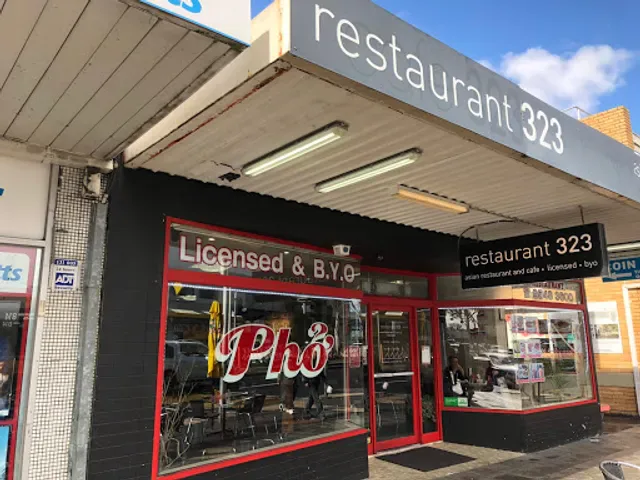 Restaurant 323
