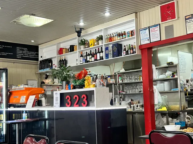 Restaurant 323